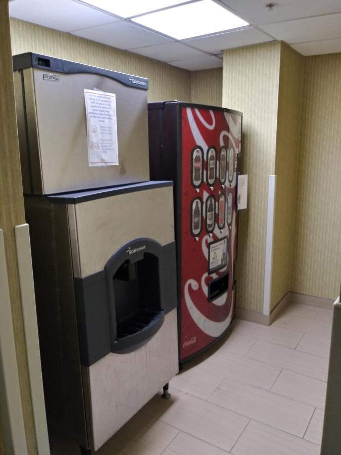 ホリデイ イン エクスプレス ピッツバーグ ウエスト グリーンツリー Crafton エクステリア 写真